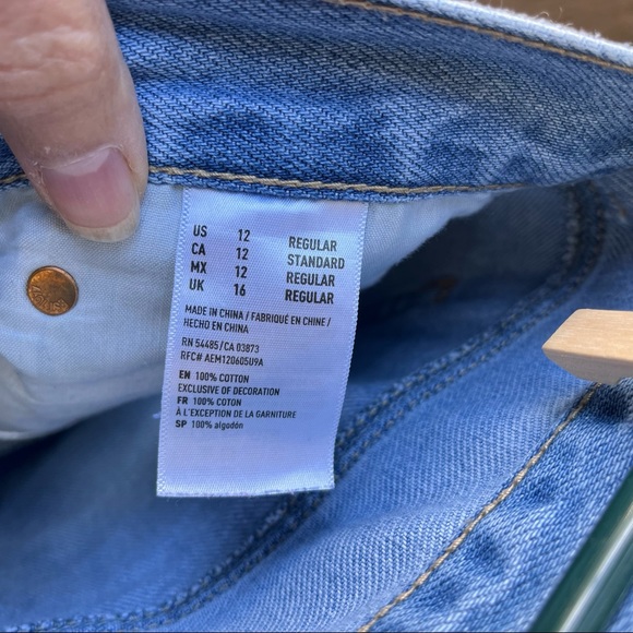 American Eagle Hi-Rise Girlfriend Distressed Light Wash Buttonfly Jeans Sz 12 - Picture 7 of 14